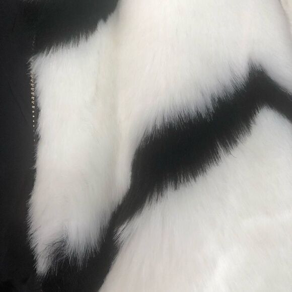 🔥🔥🔥NWT Faux fur black and white coat.was $200 plus dollars at Macys - Picture 1 of 8
